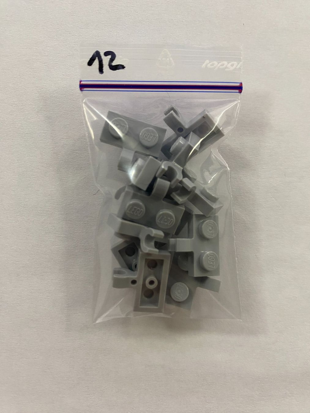 Lego Spielzeuge: Lego Light Bluish Gray Plate, Modified 1 x 2 12 Stück – Neu (gemäss Beschreibung) aus Weingarten-Kalthäusern von McGmavlo 1
