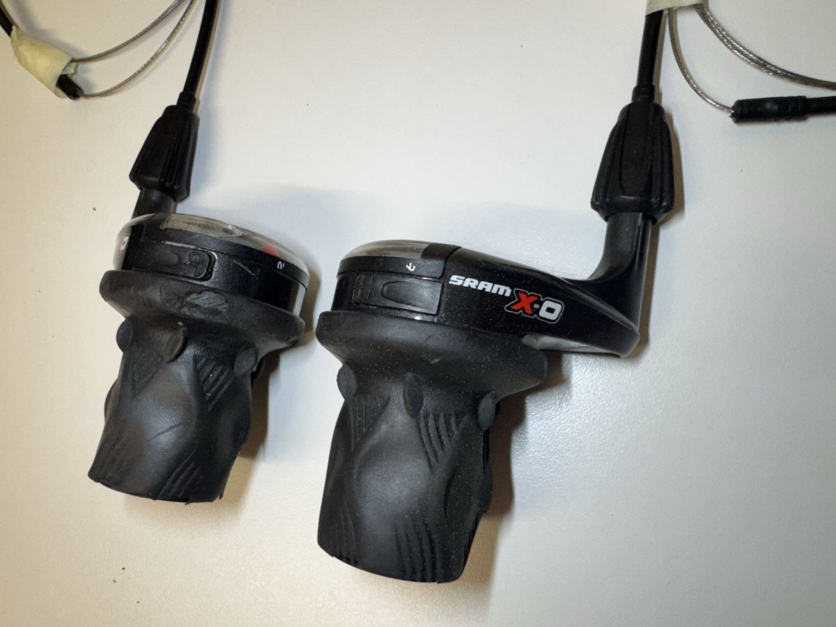 Interruttori: SRAM XO Drehgriffschalter, 9x3 – Usato da Maienfeld venduto da AGueraslan 1