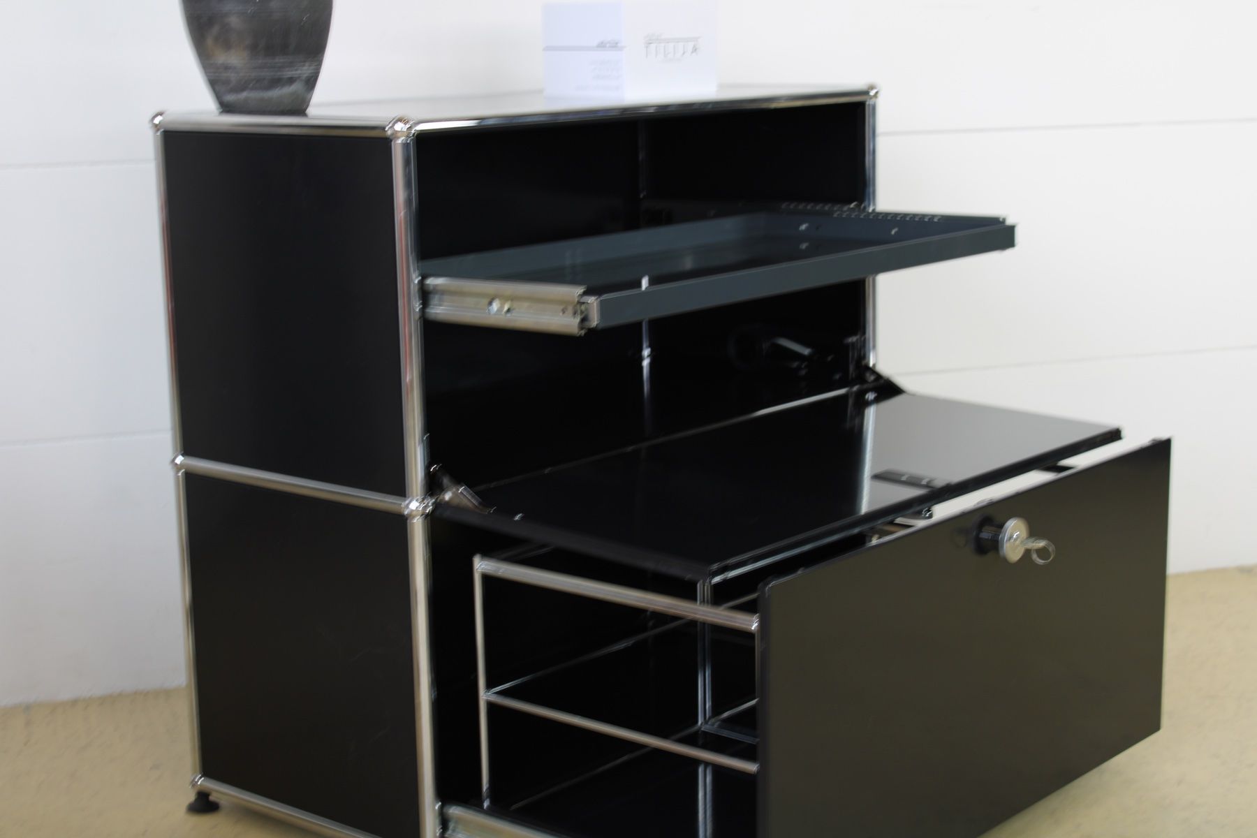 USM Cassettiere: USM Sideboard in Schwarz, Umbau möglich – Usato da Meinisberg venduto da atelier_TILIJA 2
