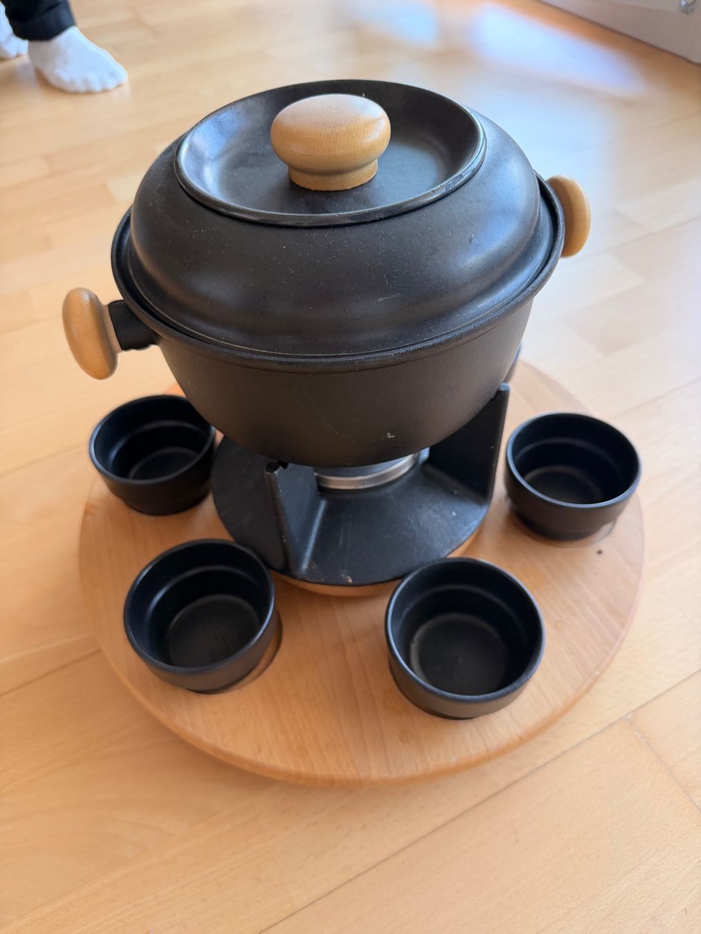 Set di piatti: Service à fondue émaillé et 6 coupelles – Usato da Bellmund venduto da lolo707 2