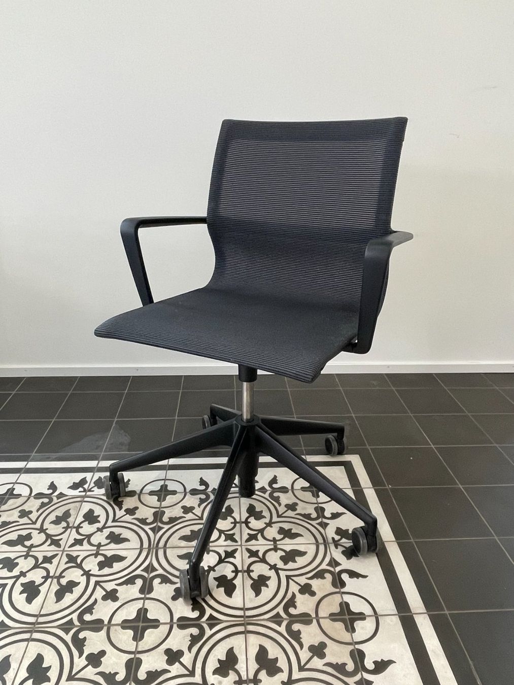 Vitra Sedie: Physix Studio Bürodrehstuhl schwarz von Vitra – Usato da Zürich venduto da kiddoroboto