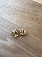 Clip on earrings gold tone