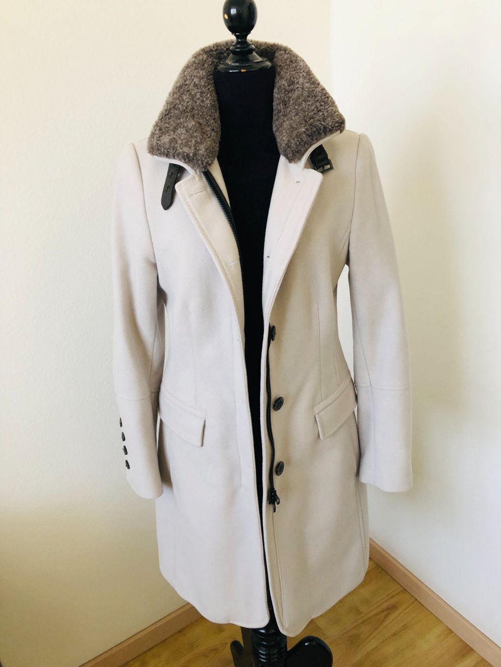 Cinque Mäntel: Schicker Wintermantel beige Gr. 36 Fellkragen – Neu (gemäss Beschreibung) aus Arlesheim von OmnIa55 1