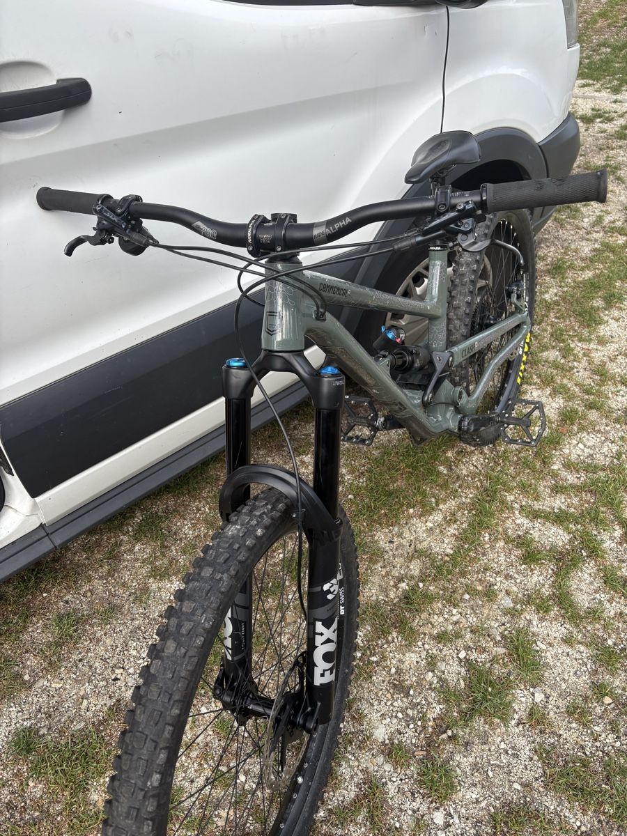 Commencal Velos: Commencal Clash M – Gebraucht aus Winterthur von Mia.27