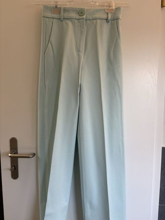 schöne Stoffhose, neu, hellblau, Grösse 32, Top Zustand!