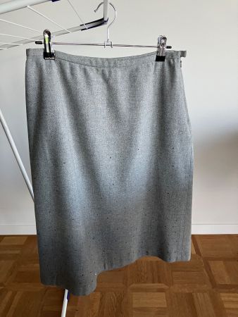 Grauer Rock mit Nieten Grösse S guter Zustand
