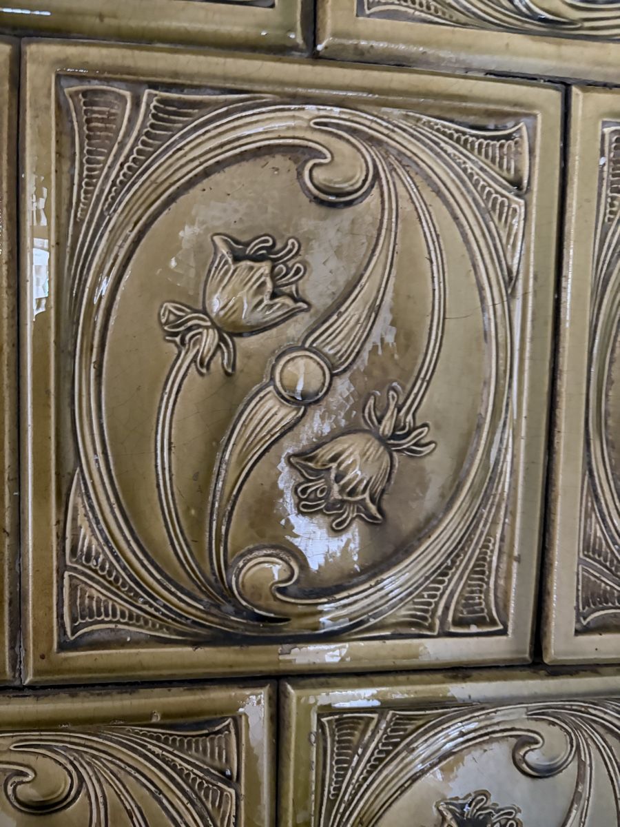 Altri mobili d'antiquariato: 3 alte Kachelöfen – Difettoso da Rodersdorf venduto da BRIGIT06 6
