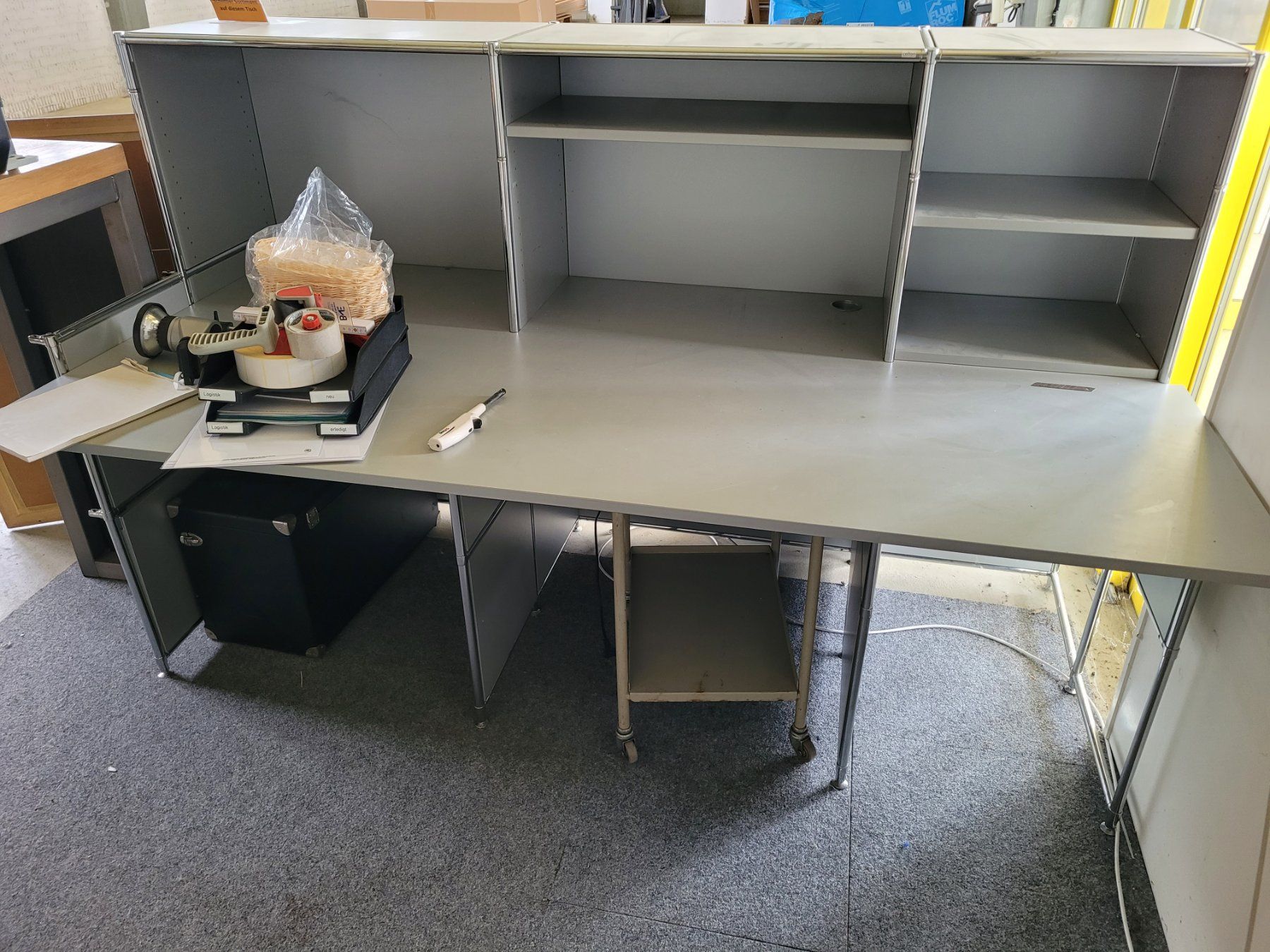 Alias Ladenausstattungen & Messebau: modernes Empfangsmöbel – Gebraucht aus St. Gallen von DekoWelten 2