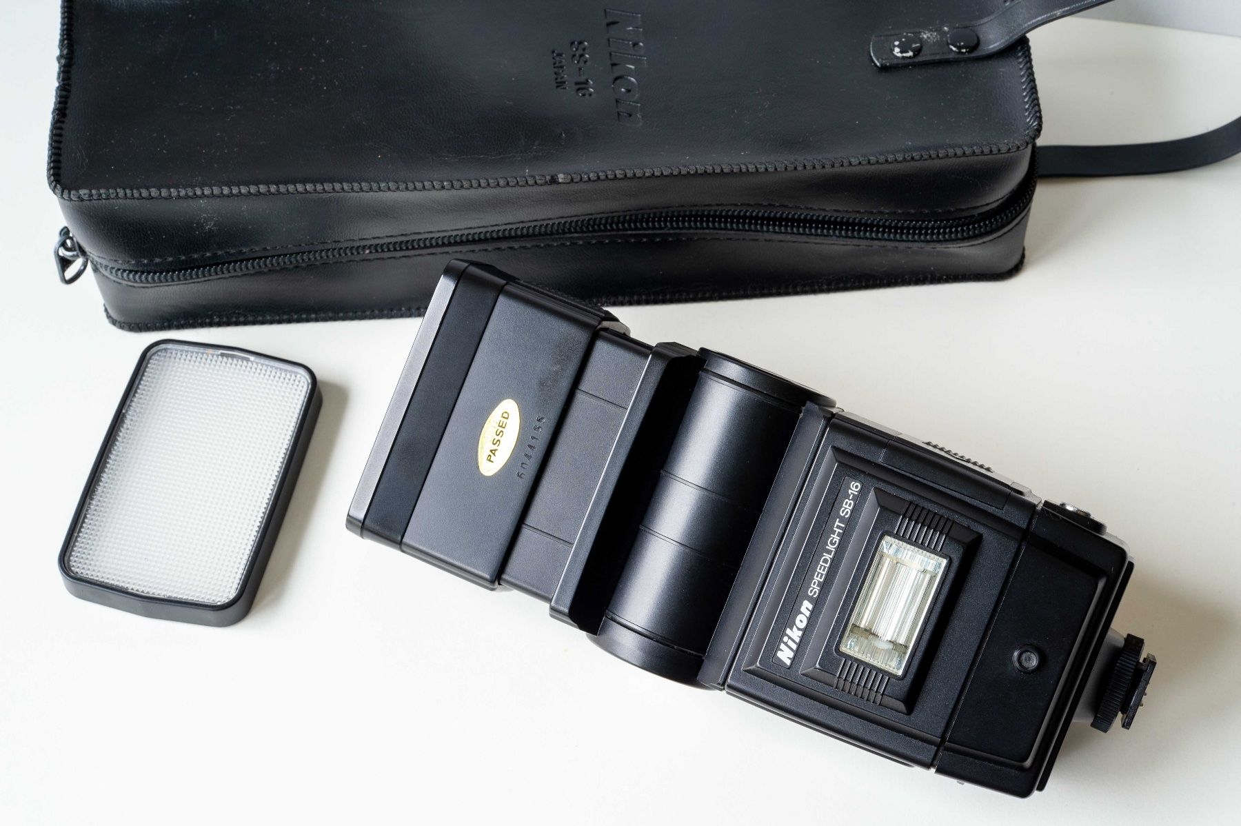 Nikon Blitze: Nikon SB-16 Blitz (inkl. WW-Diffusor, Tasche & Manual) – Gebraucht aus Schwerzenbach von floridan 1