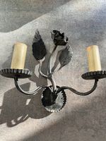 Antike Wandlampe mit Rosen-Design, Vintage Charm, Applike