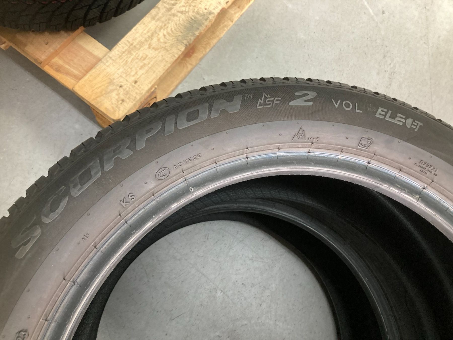 Pirelli Pneus & Kompletträder: 235/50R19 Pirelli Allseason – Gebraucht aus Cham von WB2223 2