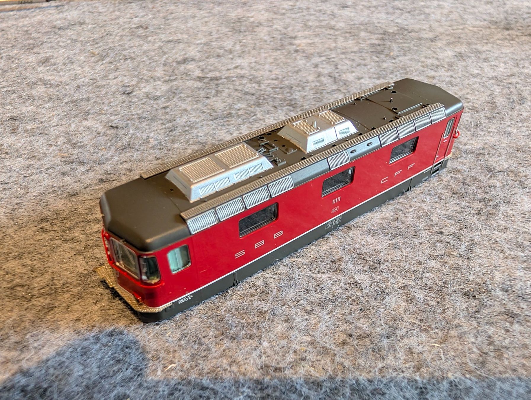 Hobbytrain Modelleisenbahnen: Gehäuse Hobbytrain Re 4/4 – Gebraucht aus Mönthal von lost_adventures 1