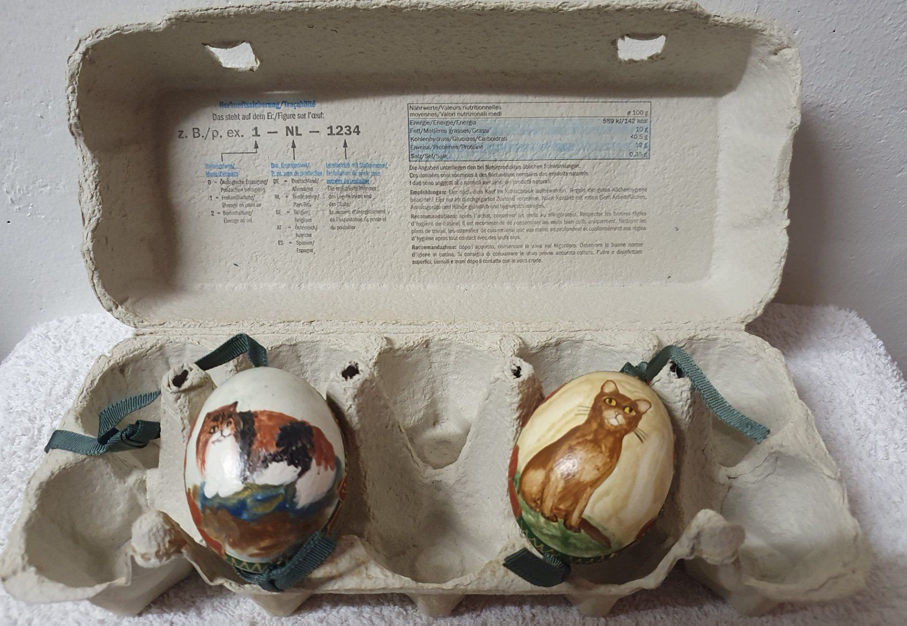 Tutte le decorazioni: Neu: 2x handbemalte Eier Katzen + Servietten – Nuovo (secondo la descrizione) da Muri AG venduto da spezielle_geschenke 1