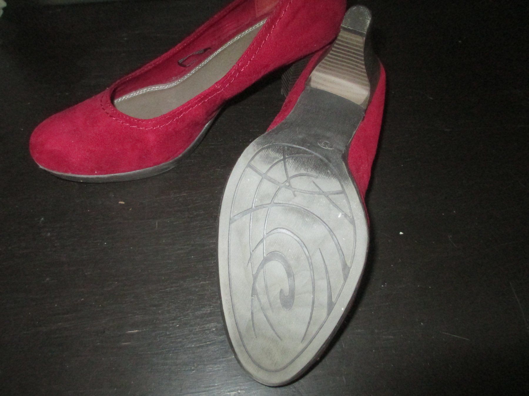 Scarpe da donna: Rote Wildleder-Pumps Gr. 39  CITYLINE – Usato da Hasle LU venduto da Flamme6 2