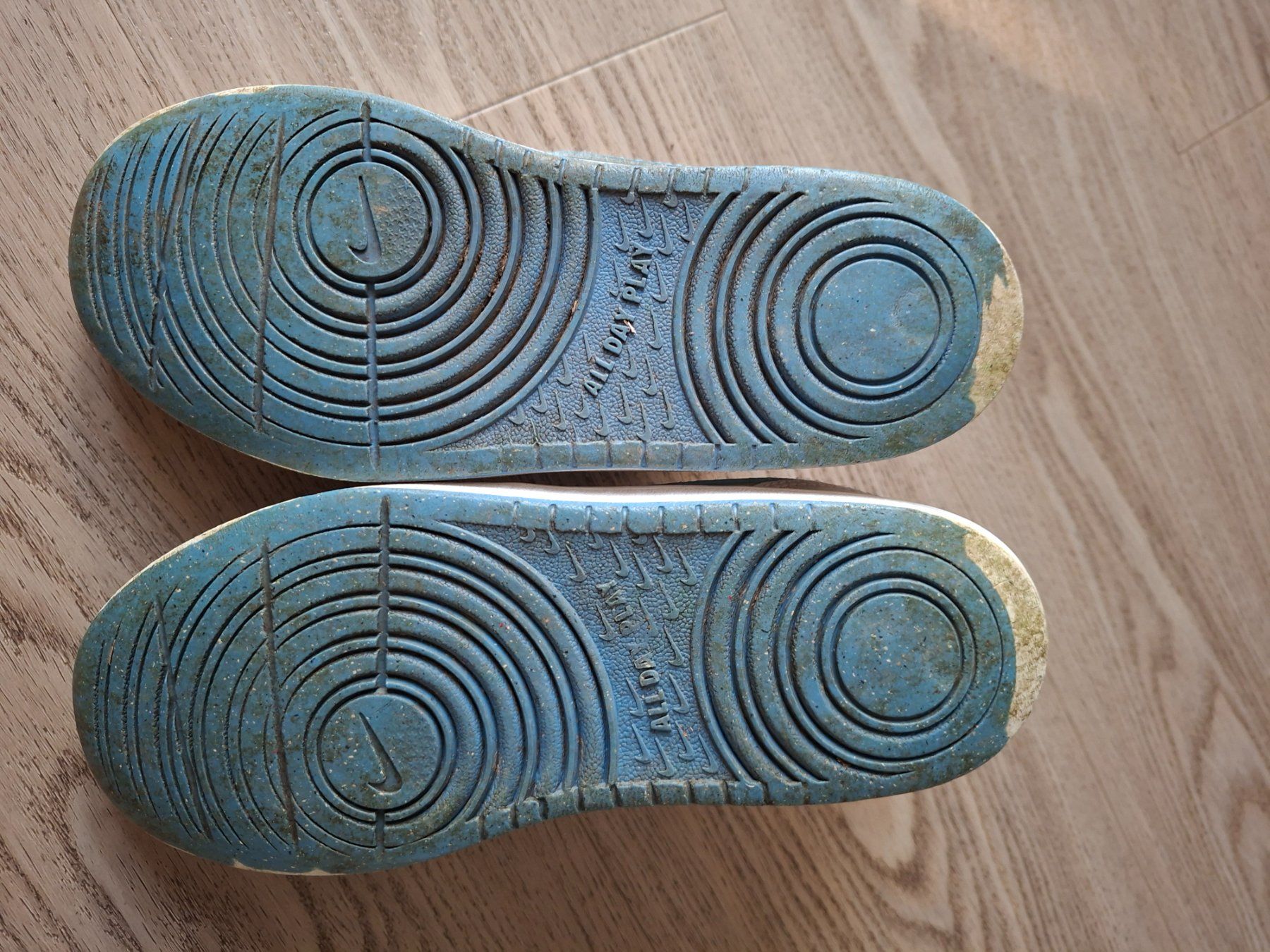 Nike Schuhe für Jungen: 2 paires de baskets nike taille 35 – Gebraucht aus Chavannes-de-Bogis von senator635 8