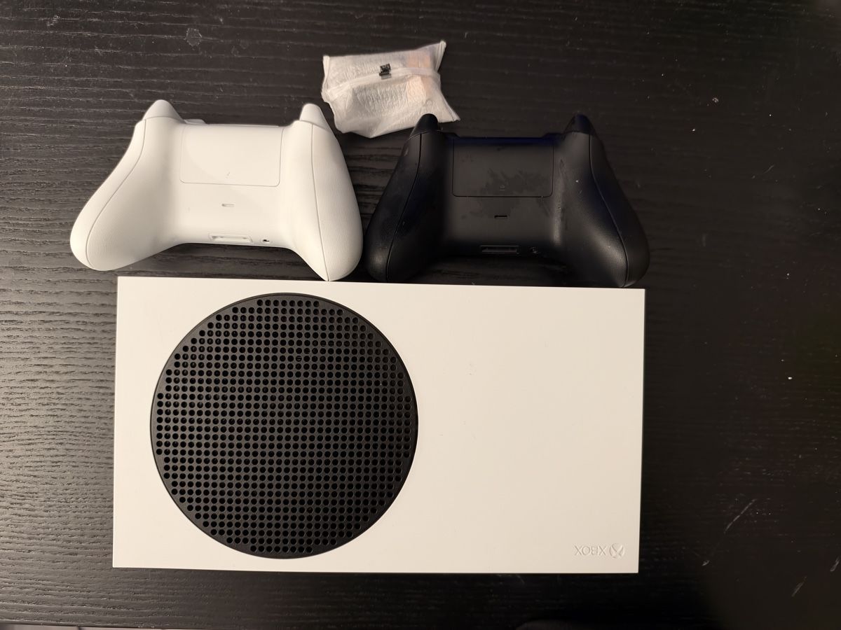Microsoft Konsolen: XBox Series S 512GB - 2 Controller – Gebraucht aus Döttingen von er_amg_02 1