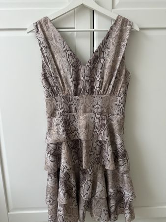 Kleid mit Schlangenprint Grösse XS neuwertig