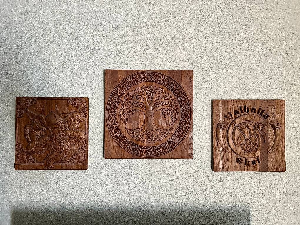 Articoli in legno: Holzreliefs Wikinger/Keltisch 3er-Set, Eiche – Usato da Gümligen venduto da ESCreativwork 3