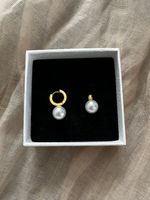 Elegante Perlenohrringe, Goldfarben