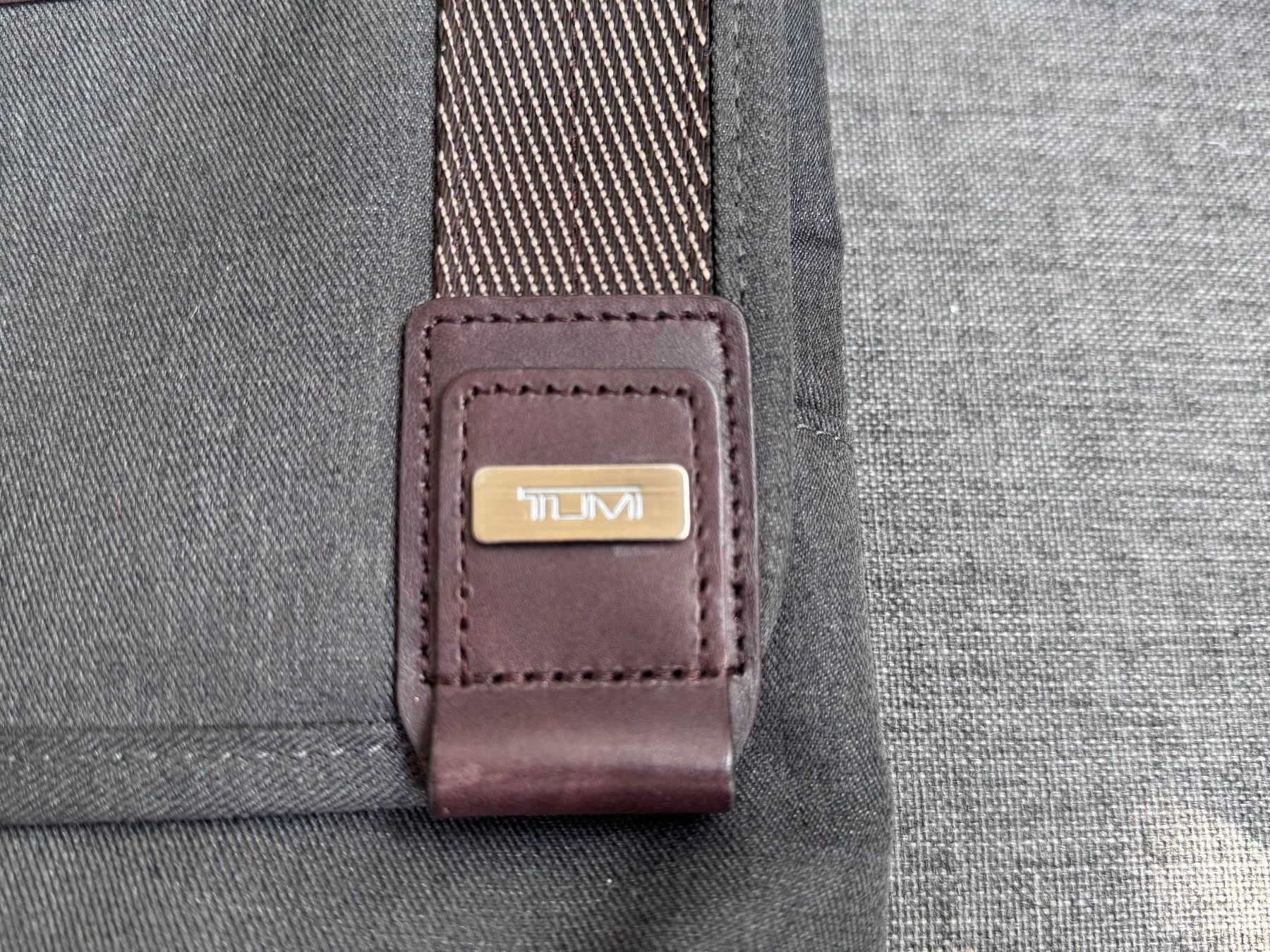 Tumi Borse: TUMI Umhängetasche – Usato da Solothurn venduto da Leopold2019 1