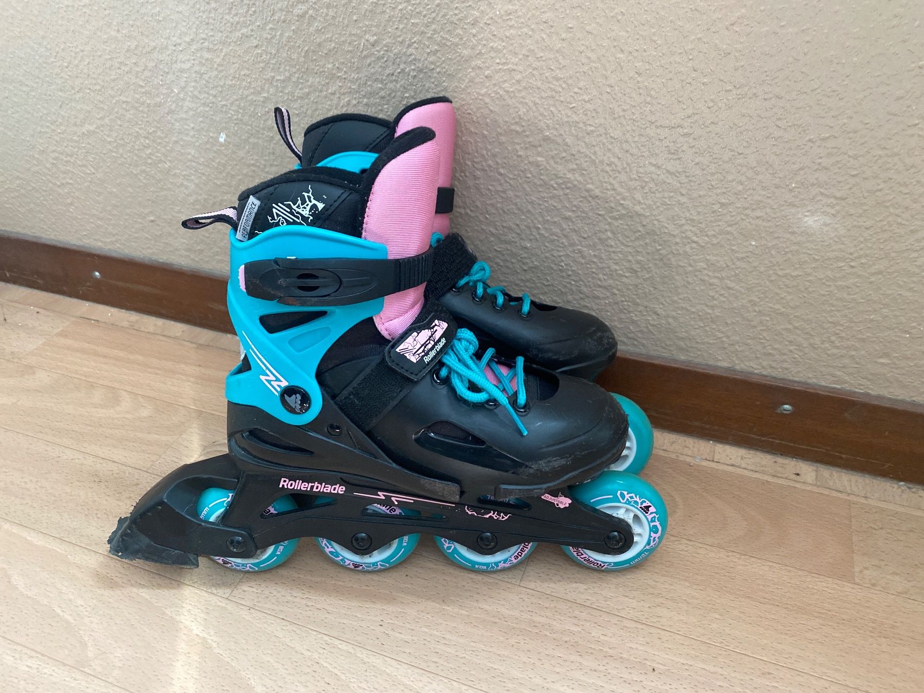 Pattini in linea & Pattini a rotelle: Rollerblade, taille 29-33, comme neuf! – Usato da La Chaux-de-Fonds venduto da E-broc 2