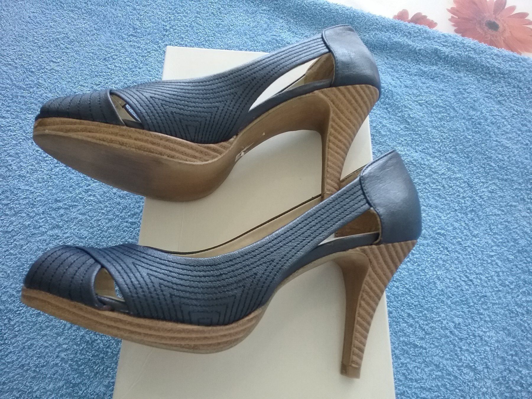 Damenschuhe: neue Pumps in Gr. 37 – Neu und originalverpackt aus Wiesendangen von Stregolina 1