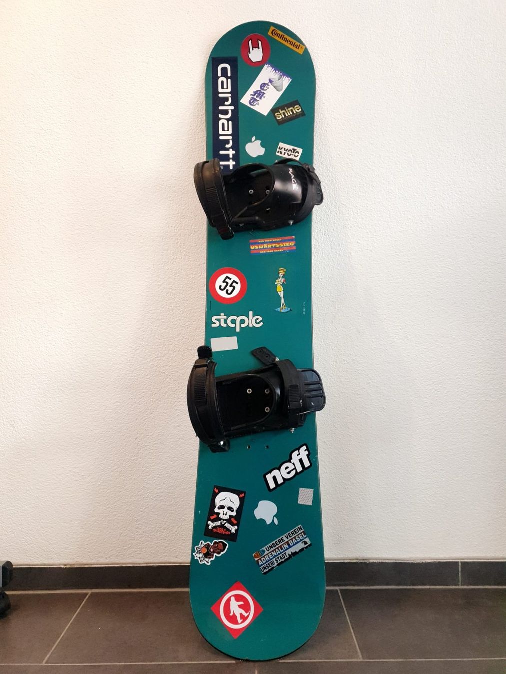 Board: Vintage Snowboard "Staple" – Usato da Basel venduto da HNDidn