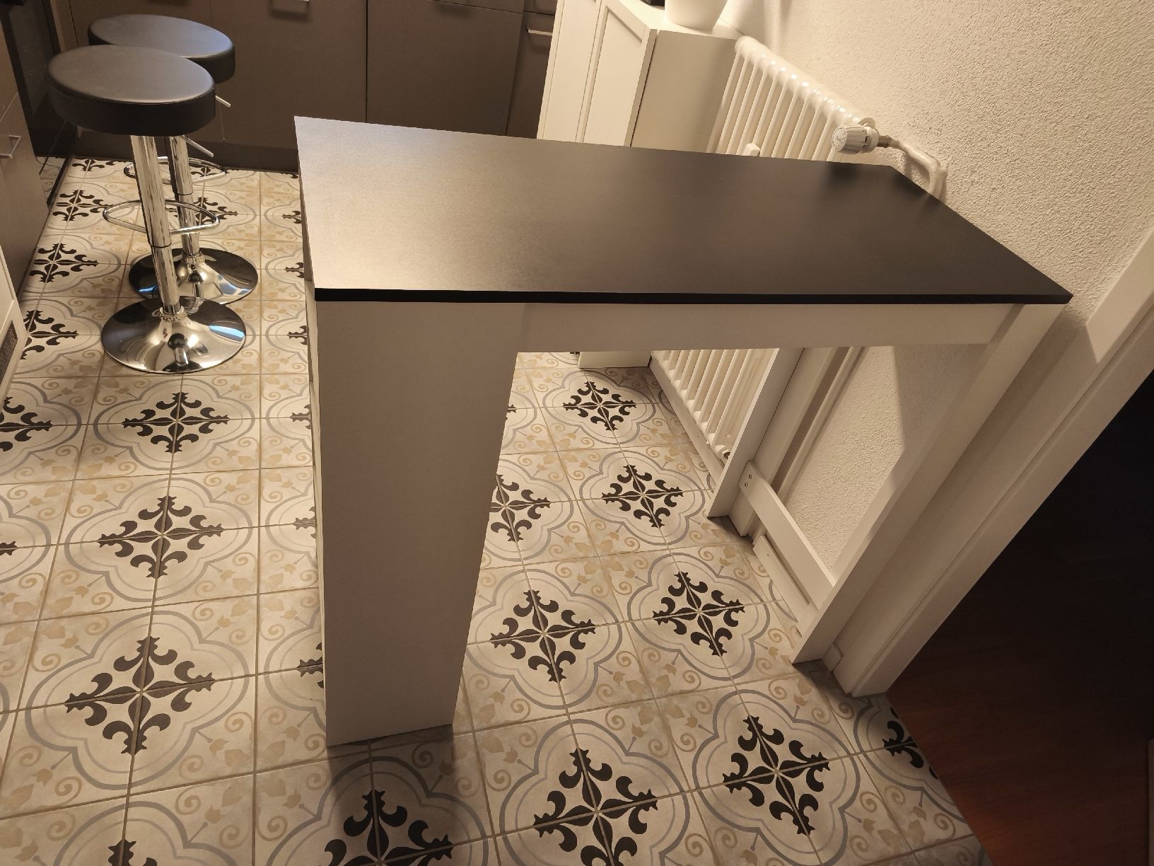 Tische: Bartisch Modell: Aravis temeahome weiss/schwarz – Gebraucht aus Winterthur von Philips_stuff 2