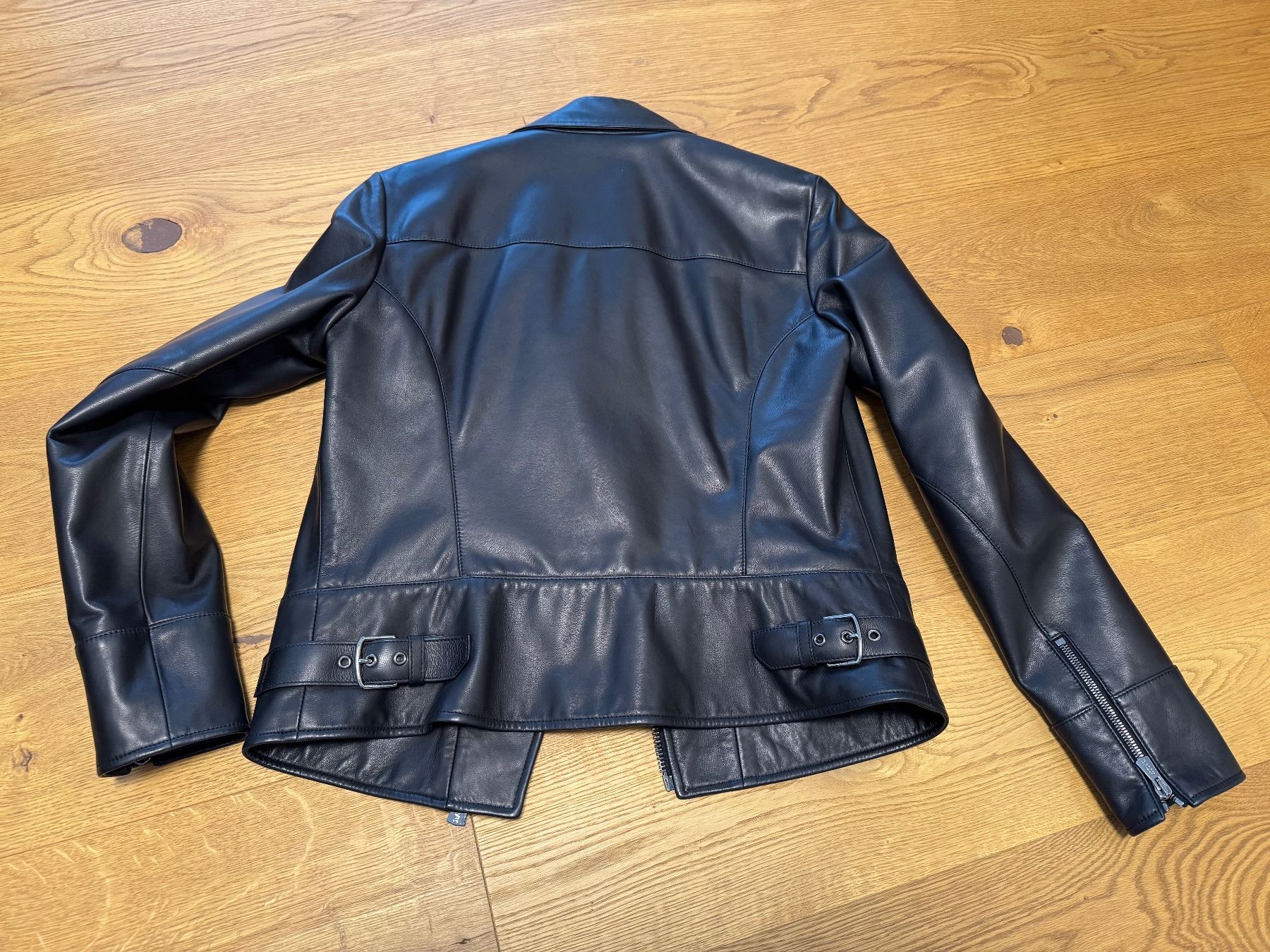 Bally Giacche: Schwarze Lederjacke von Bally NEU! – Nuovo (secondo la descrizione) da Wallisellen venduto da ShoppingQueen9 7
