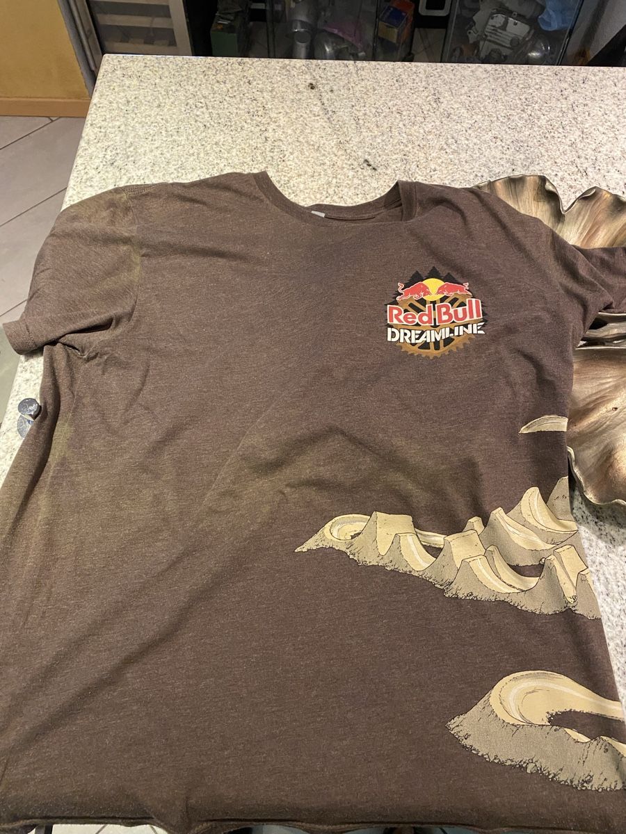 Red Bull T-shirt: Red Bull t Schirt XL gut  – Usato da Capolago venduto da Lillo22