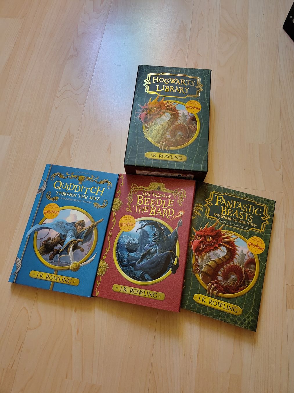Libri: Hogwarts Library 3 school books – Nuovo (secondo la descrizione) da Burgdorf venduto da achill3s 1