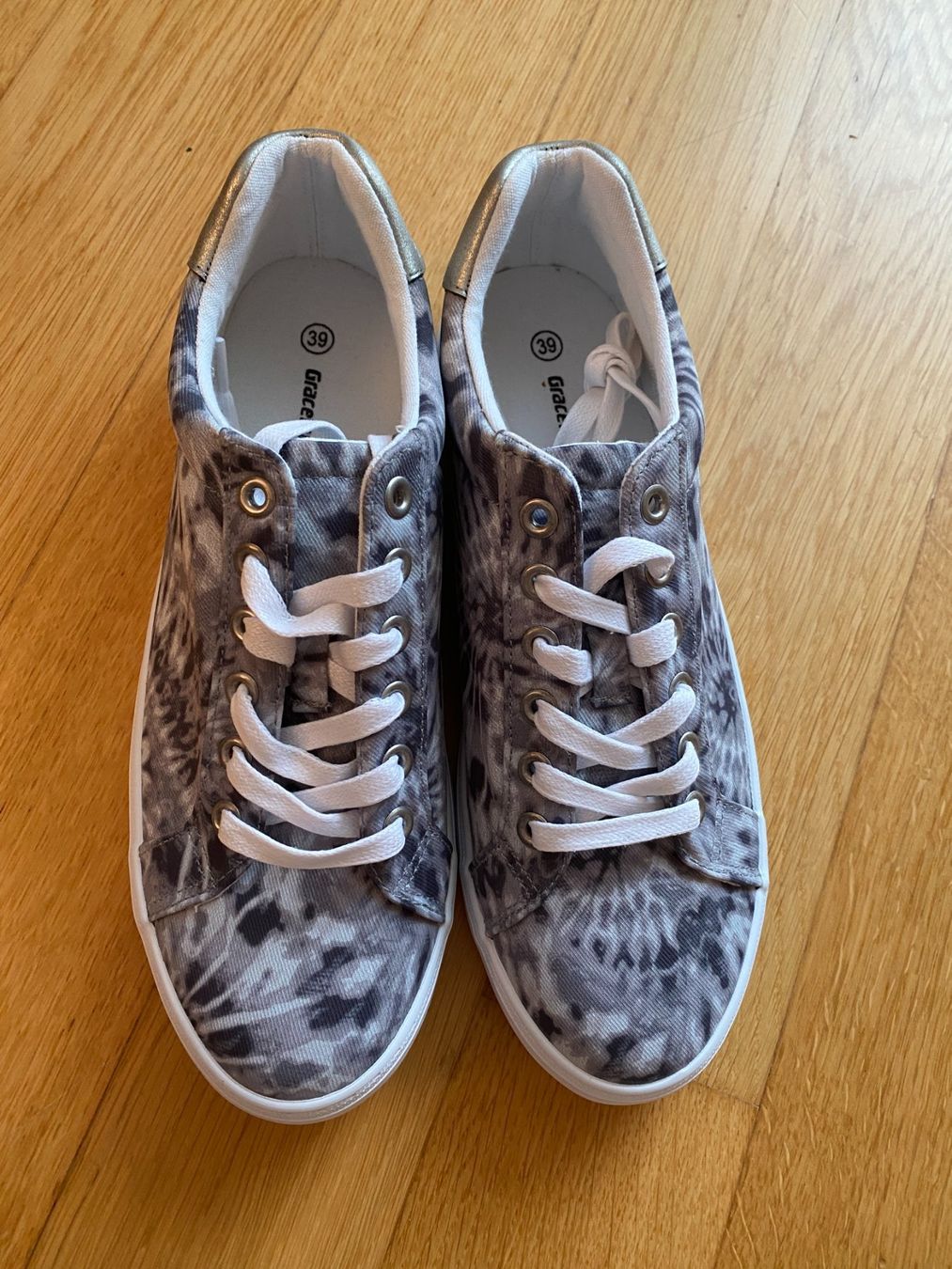 Damenschuhe: Sneakers / Schuhe mit Ikat Muster – Neu und originalverpackt aus Thalwil von gb_ea2000