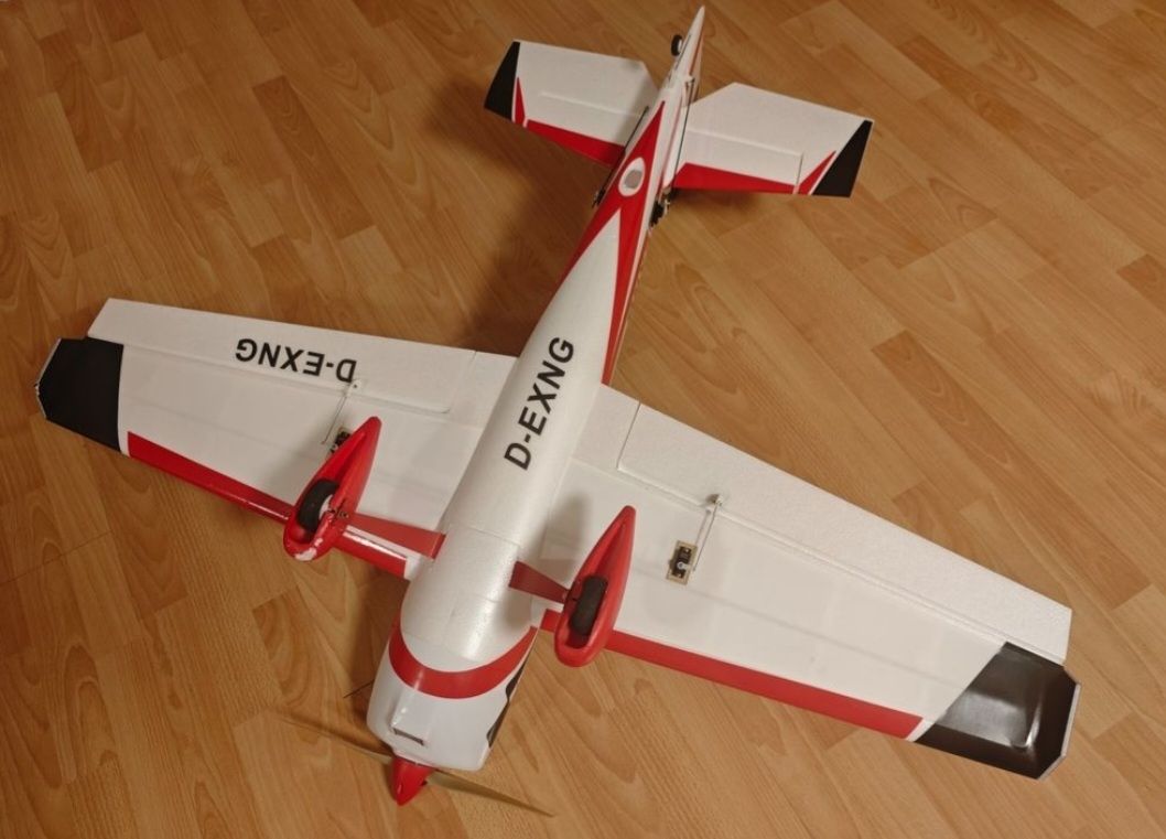 Modellbausätze & Standmodelle: Extra 300 – Gebraucht aus Glis von Luk-84 1