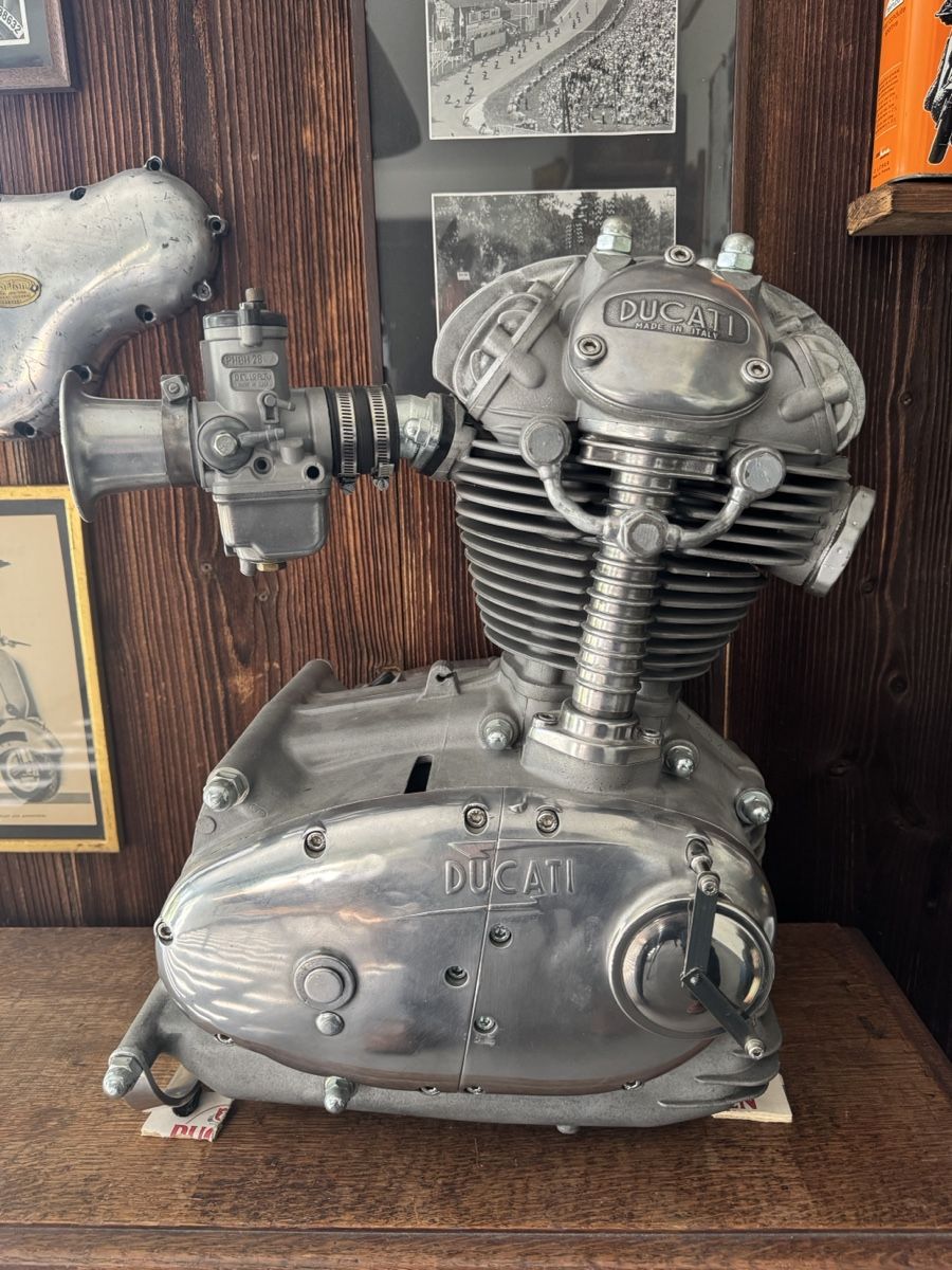Ducati Motoren: Moteur Ducati Vintage - attention vide – Gebraucht aus attalens von La.trouvaille