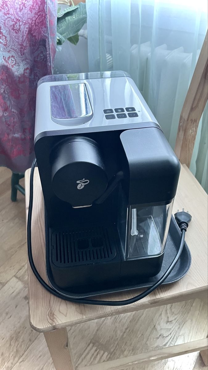 Tchibo Macchine per caffè & Macchine per espresso: Tchibo Cafissimo milk Kapselmaschine mit Milchaufschäumer – Usato da Zürich venduto da sheijla 5