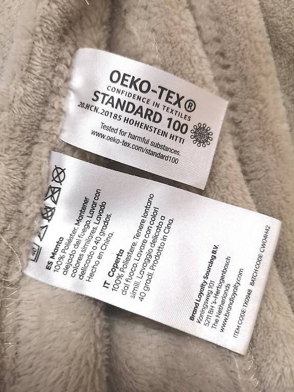 Coperte: Decke 1.30m x 1.70m – Usato da Burgistein venduto da LaLUZdelFARO 1