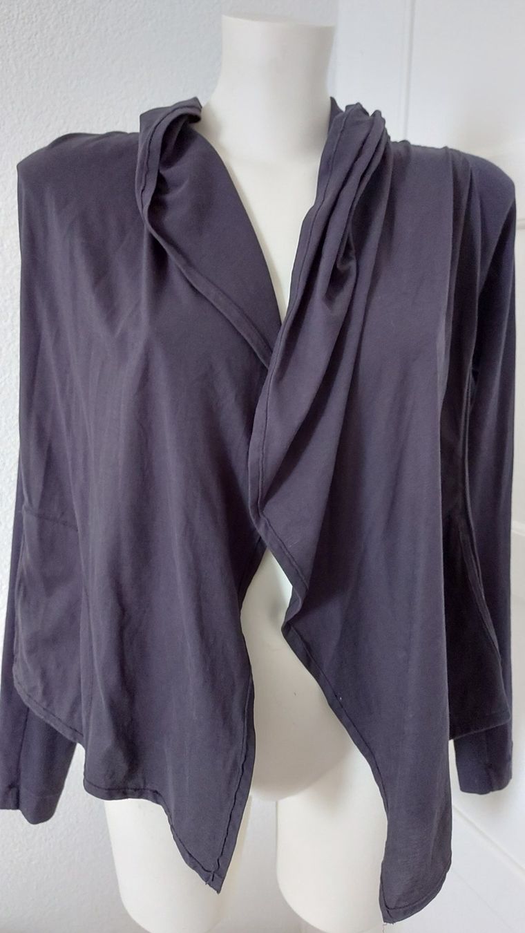 Marc Cain Giacche: MARC CAIN Jacke mit Kapuze – Usato da Nebikon venduto da Draga25