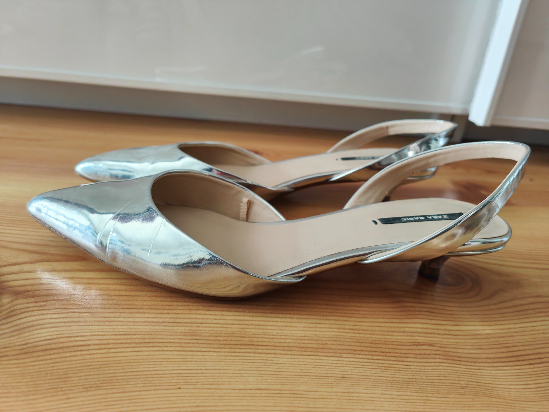 Zara Damenschuhe: Silbrige Slingbacks mit Kittenheel (Zara Basic) 40 – Gebraucht aus Thun von flower0211