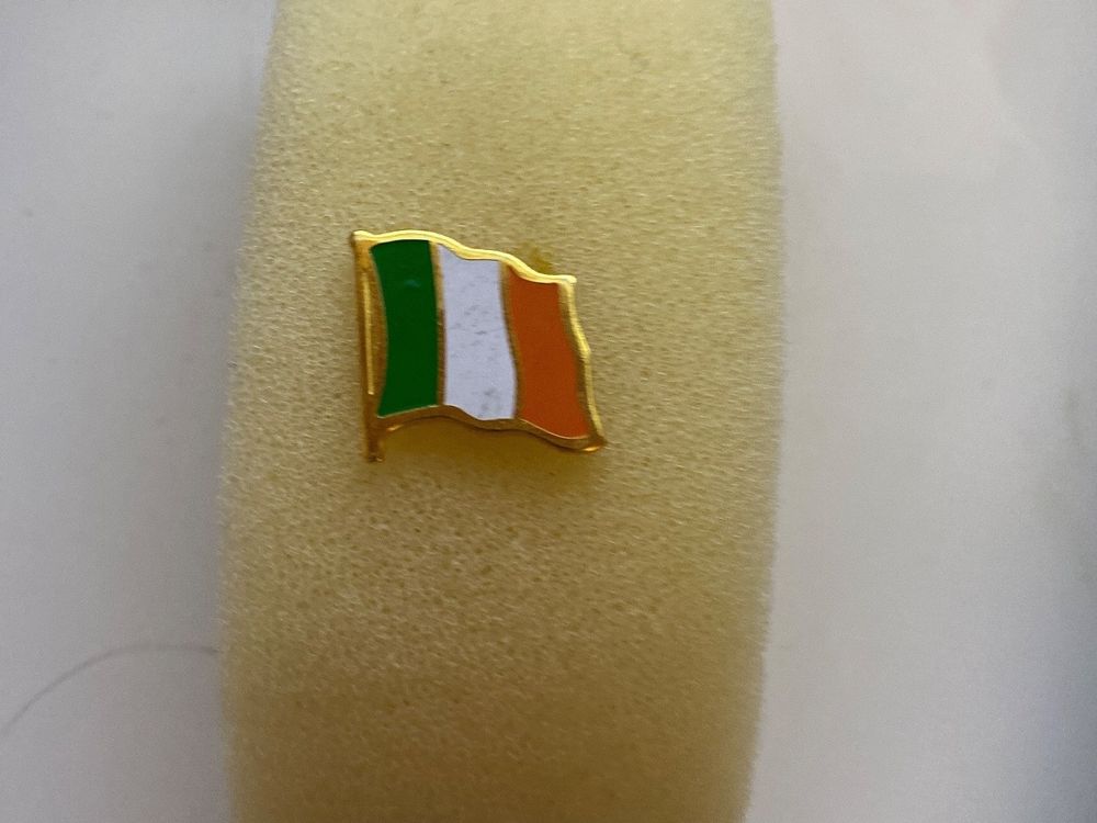PIN'S DRAPEAU ESPAGNE espagnol badge 2x2cm doré EUR 4,95 - FR