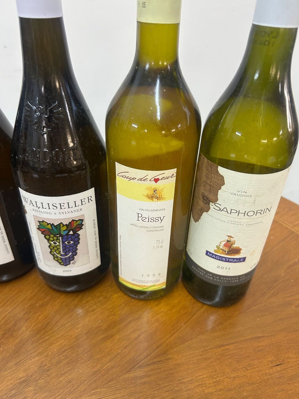 Wein: 10 Flaschen Rose-/ Weisswein – Gebraucht aus Zürich von Levelart 1