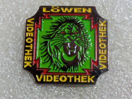 Ansteckpin 222: Löwen Videothek