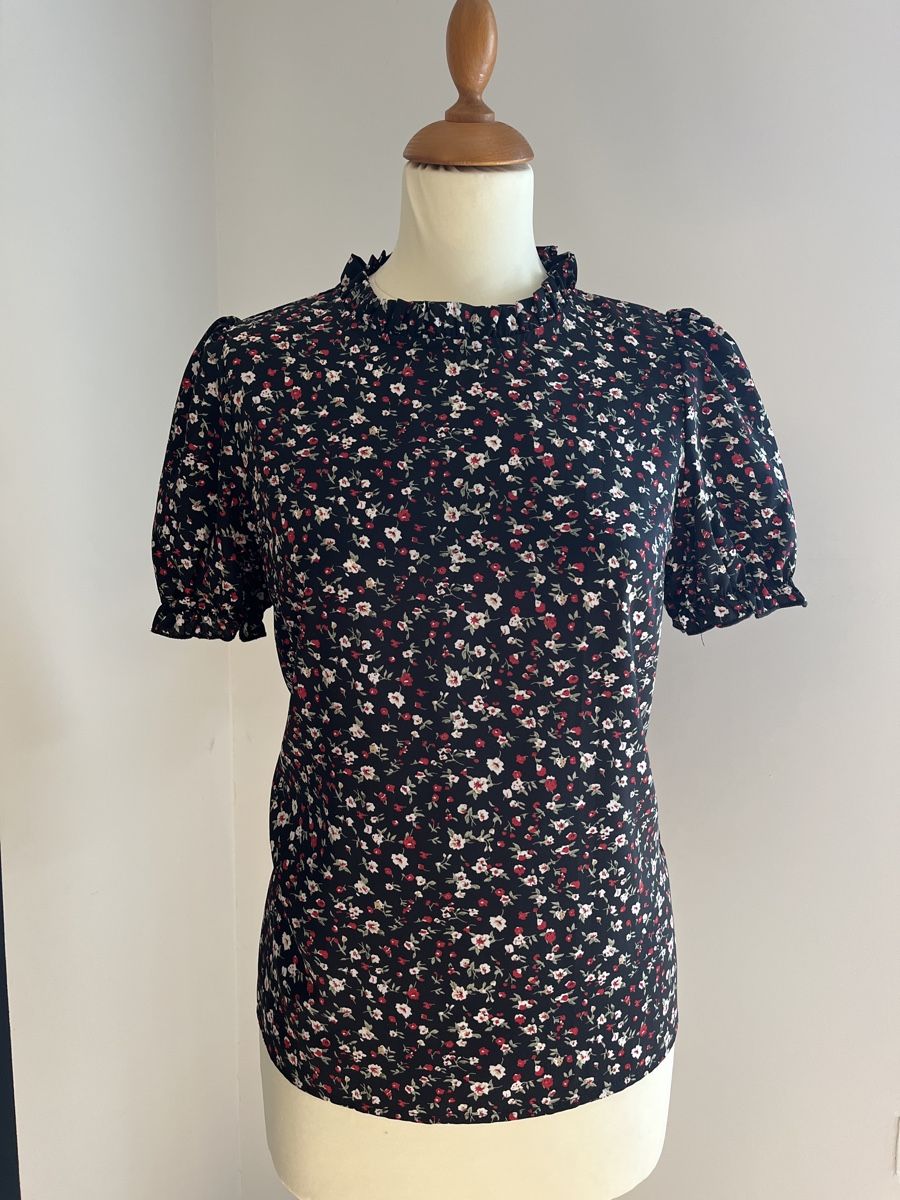 Shein Camicette: Blüsli mit Blumenmuster und Stehkragen – Nuovo (secondo la descrizione) da Killwangen venduto da 2001wein