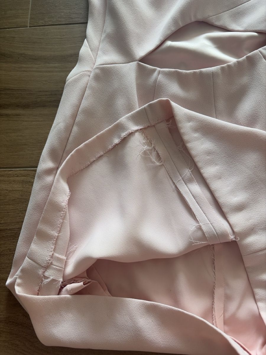 Ted Baker Kleider: Ted Baker Kleid mit Strass und Cut out – Gebraucht aus Wangen b. Olten von Nanii 3