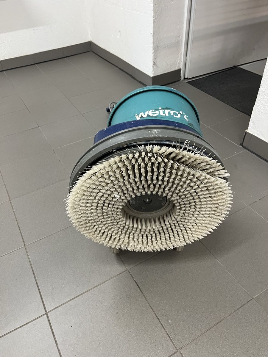 Wetrok Tutte le macchine: Wetrok Bodenmaschine – Usato da Neerach venduto da fuz_8d7l 9
