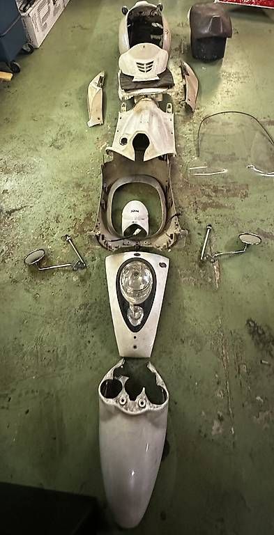 Sym Tutti pezzi di ricambio per scooter: Carénage sym Mio 100 / 50 – Usato da Dardagny venduto da Axel1202