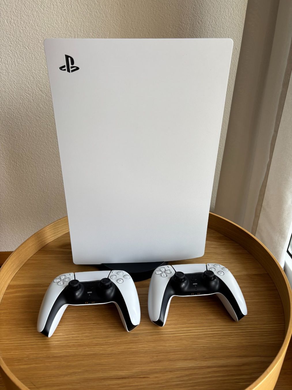 Sony Consoles: PlayStation 5 Digital Edition + 1 TB SSD + 2 Controller, OVP – D'occasion à Zürich par hat_5r2r