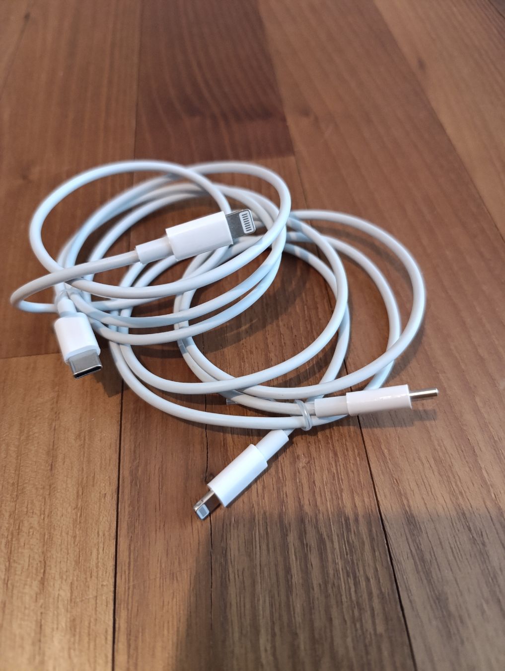 Apple Cavi: 2 Mal Original Apple Ladekabel USB-C auf Lightning, Top! – Nuovo e nell'imballaggio originale da Balgach venduto da Achi010