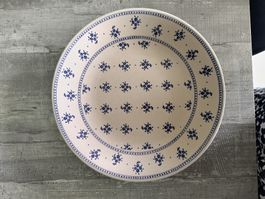Un plat et 5 assiettes Gien