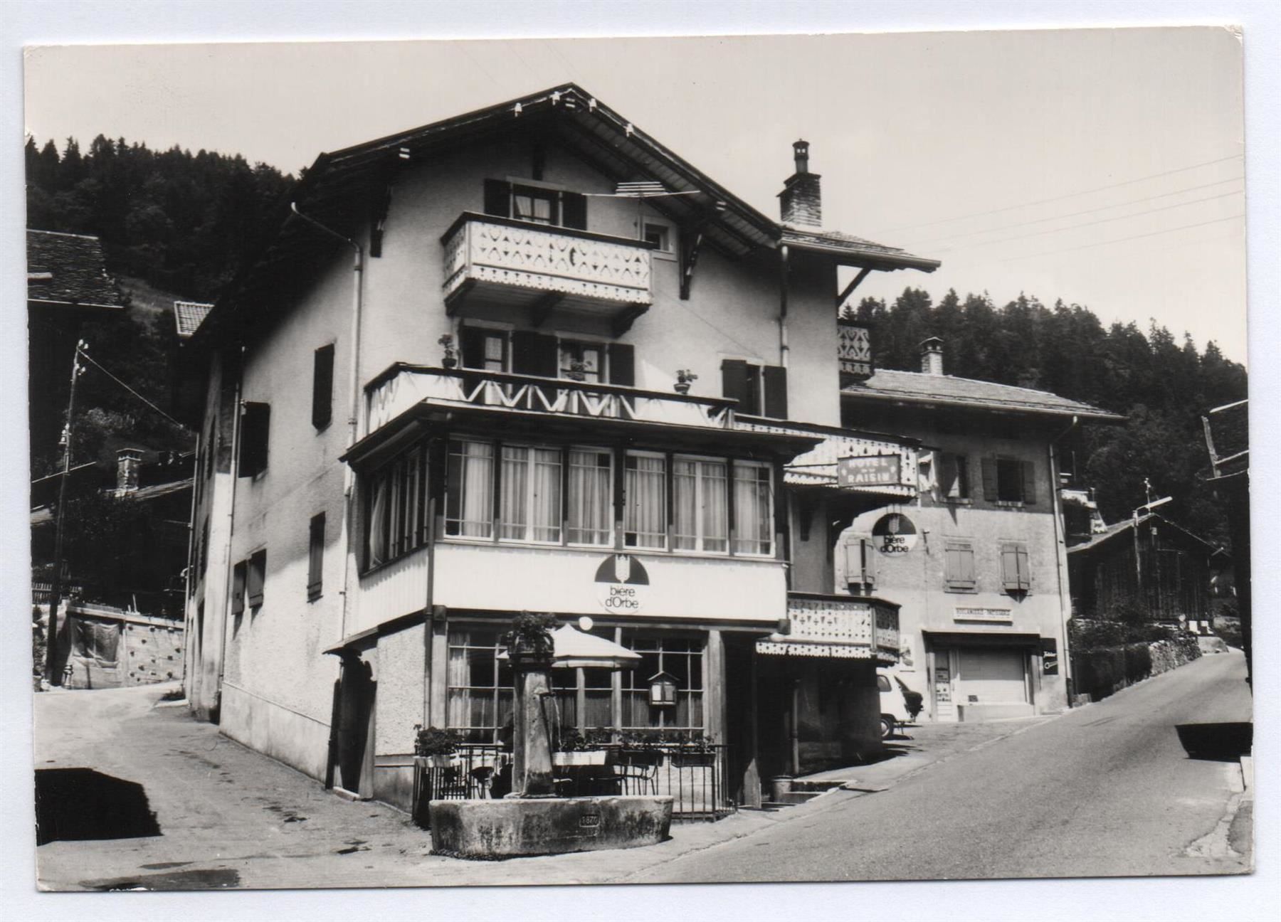 Cartoline postali: HUÉMOZ Hôtel du Raisin – Nuovo (secondo la descrizione) da Jona venduto da philajona