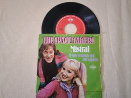 Spacemakers Single – Mistral